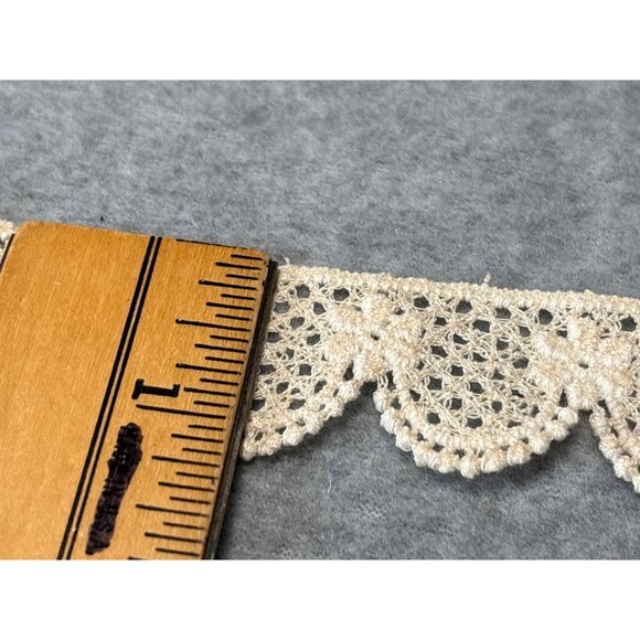Vintage Beige Crochet Lace Trim 1.25" wide Floral Scalloped Edging 1 yard Long C - Picture 2 of 5